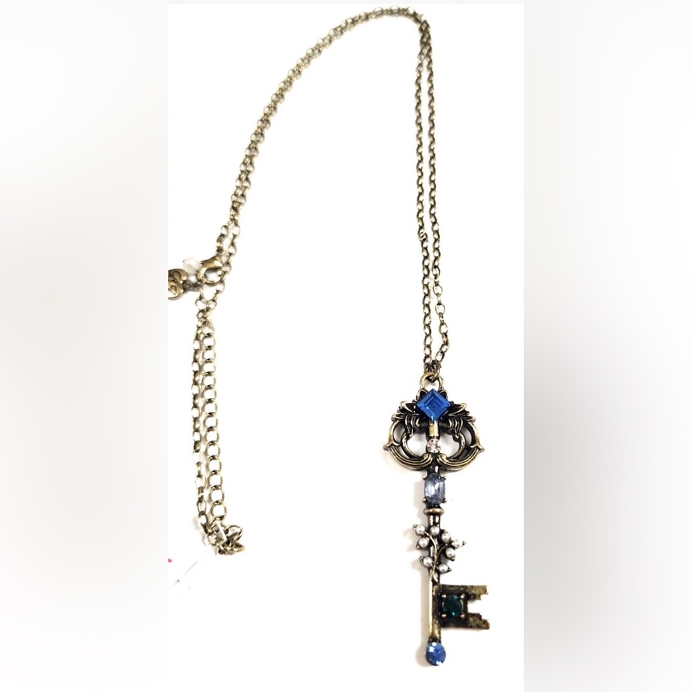 BETSEY JOHNSON BLUE,CLEAR CRYSTAL‎ KEY CHARM LONG NECKLACE